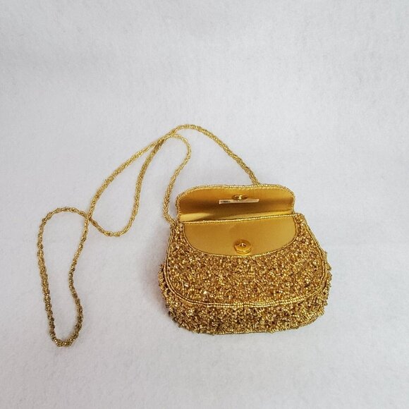 La Regale LTD Vintage Magnetic Close Gold Sequin and Beads Purse - Picture 5 of 16